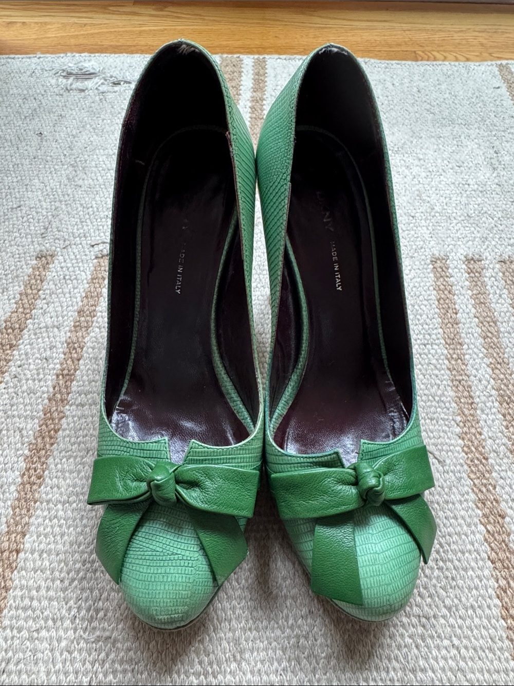 DKNY Made in Italy Green Leather Bow Pumps
